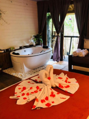 Petite House com Hidromassagem